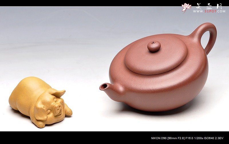 紫砂壶图片：单片折肩 一捺底  静心之品 敦厚拙然  全手清韵   - 宜兴紫砂壶网