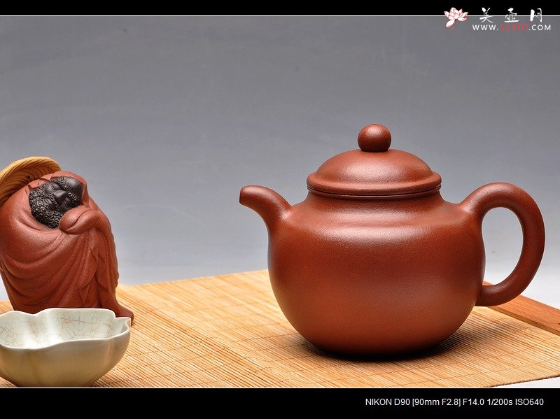 紫砂壶图片：型老，料老，款老之非老壶的味道 全手高莲子 - 宜兴紫砂壶网