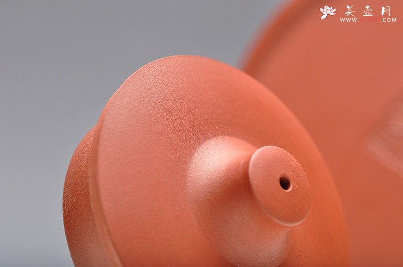 紫砂壶图片：非常有特色的 全手嵌盖天际 敦厚可人 - 宜兴紫砂壶网