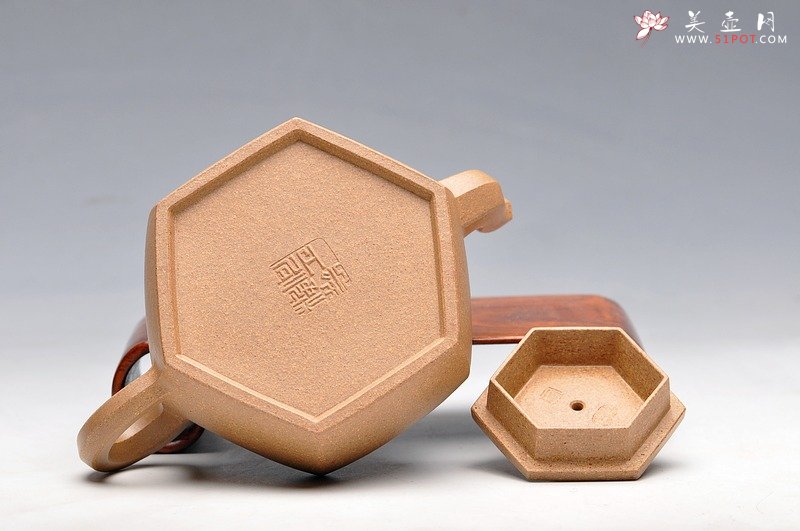 紫砂壶图片：飘逸灵动 线面挺快 全手精品之逸公六方 - 宜兴紫砂壶网