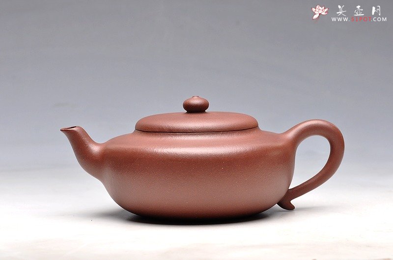 紫砂壶图片：单片折肩 一捺底  静心之品 敦厚拙然  全手清韵   - 宜兴紫砂壶网