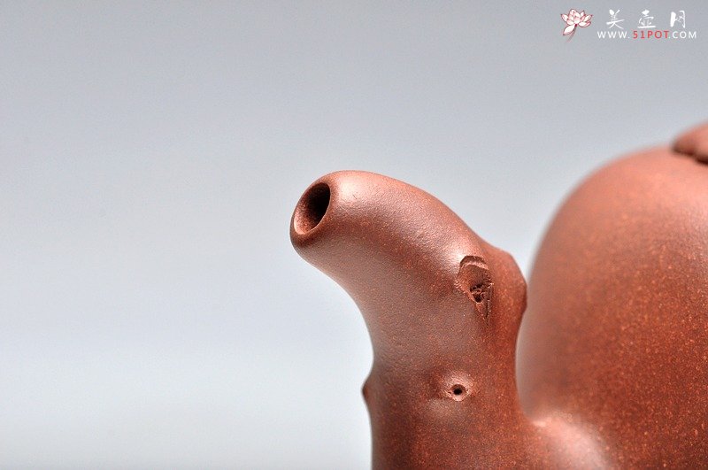紫砂壶图片：老味具显 造型大方简练  贴叶自然生动 木瓜 - 宜兴紫砂壶网