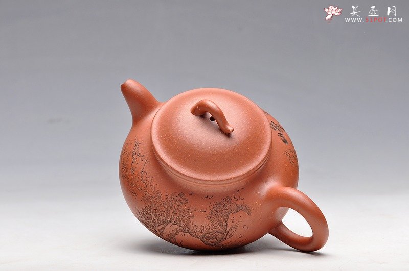 紫砂壶图片：优质红皮龙 出水如柱 李氏山水 三足如意 - 宜兴紫砂壶网