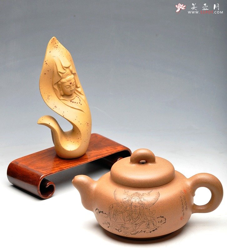 紫砂壶图片：大俗即大雅一套 精品 道洪风格 出水如柱 全手玉璧  - 宜兴紫砂壶网