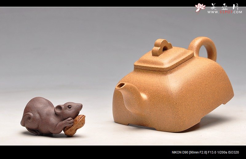 紫砂壶图片：实力派何卫枫 辛卯年巨献新品 全手工孤菱 气度不凡 - 宜兴紫砂壶网