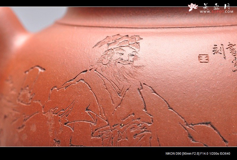 紫砂壶图片：巍峨大气 三足之势 三足鼎 人物细腻传神 送礼自藏佳品 - 宜兴紫砂壶网