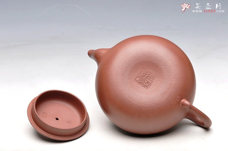 紫砂壶图片：单片折肩 一捺底  静心之品 敦厚拙然  全手清韵   - 宜兴紫砂壶网