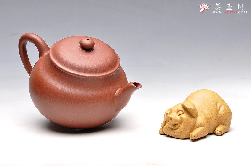 紫砂壶图片：尹君峰新品全手鸣远梨式  风姿绰约 优质地槽青 - 宜兴紫砂壶网