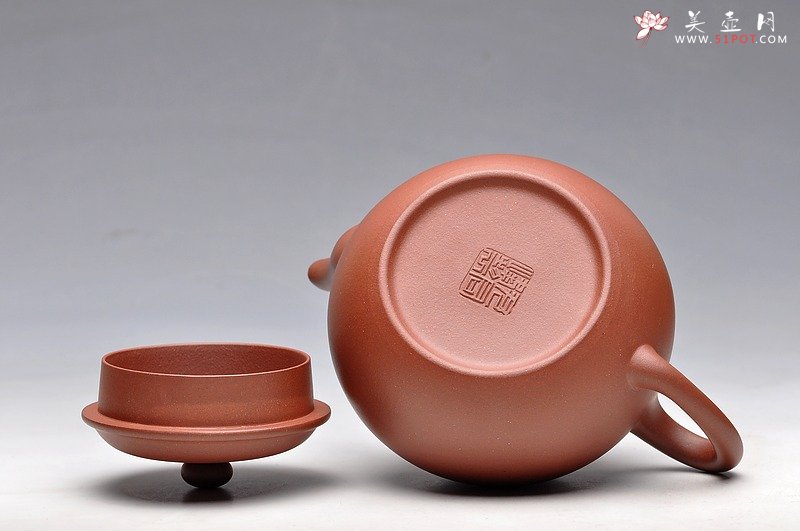 紫砂壶图片：尹君峰新品全手鸣远梨式  风姿绰约 优质地槽青 - 宜兴紫砂壶网