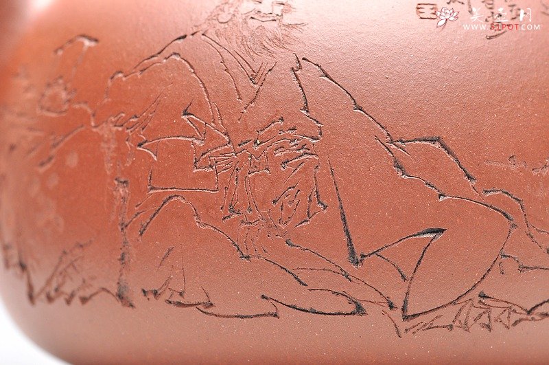 紫砂壶图片：巍峨大气 三足之势 三足鼎 人物细腻传神 送礼自藏佳品 - 宜兴紫砂壶网