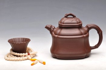 紫砂壶图片：融合方器、花货、筋囊融为一体 更显大气 新四方竹段 - 宜兴紫砂壶网