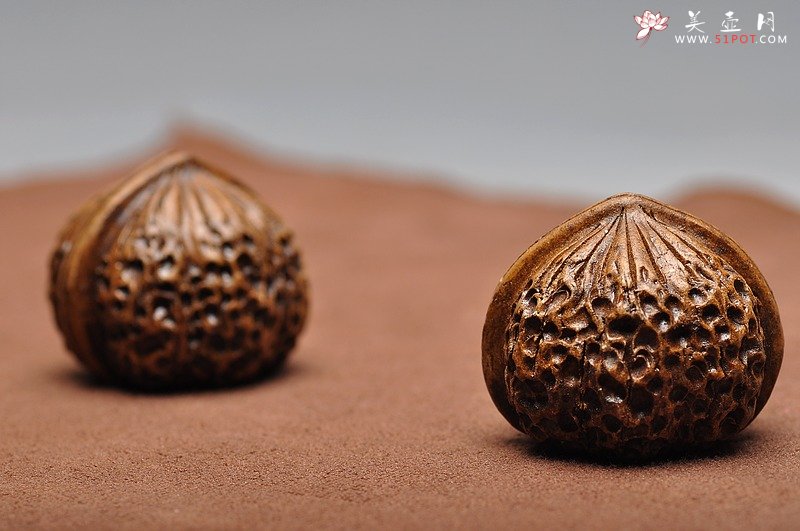 紫砂壶图片：双鱼挂坠 精品茶宠 小水牛 核桃 - 宜兴紫砂壶网