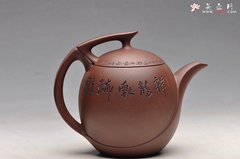 紫砂壶图片：造型新颖 李彦雄老师精心装饰 龙吟九霄 - 宜兴紫砂壶网