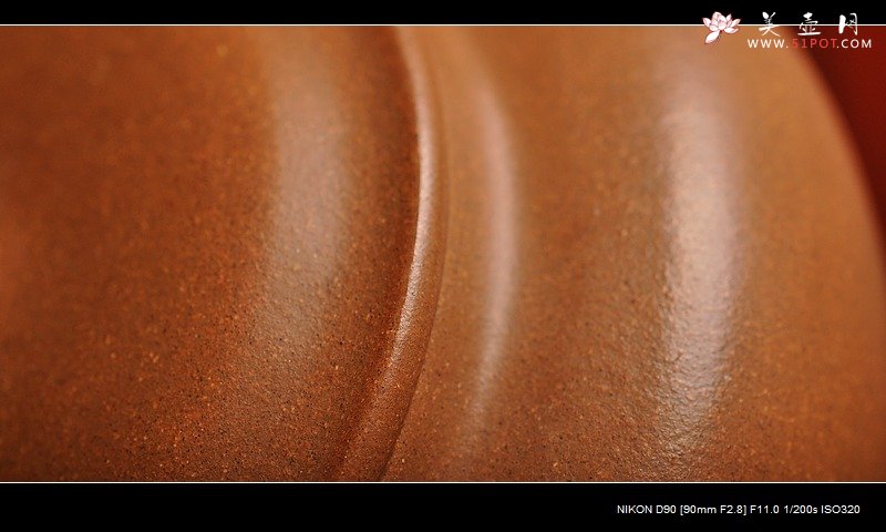 紫砂壶图片：线条流畅 优美 精品老段泥 全手儒行 - 宜兴紫砂壶网