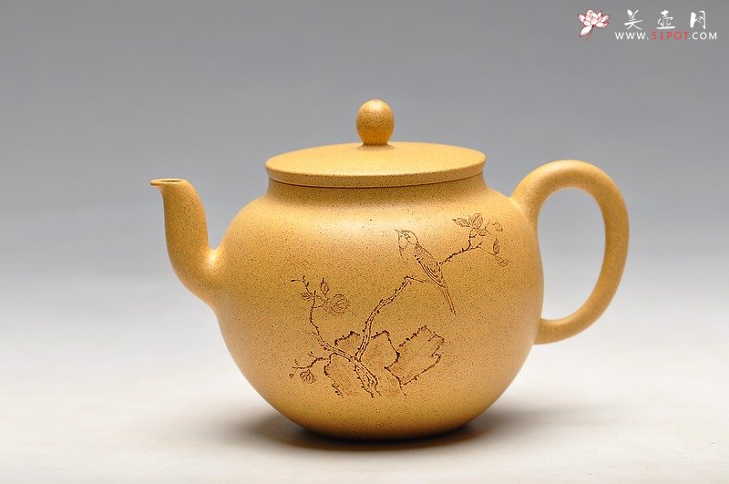 紫砂壶图片：线条流畅 挺拔优雅 全手迎春 国助和石装饰 - 宜兴紫砂壶网