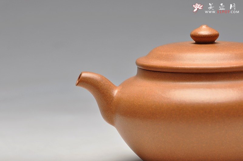 紫砂壶图片：线条流畅 优美 精品老段泥 全手儒行 - 宜兴紫砂壶网