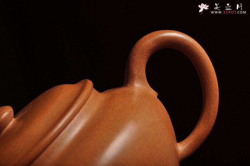紫砂壶图片：线条流畅 优美 精品老段泥 全手儒行 - 宜兴紫砂壶网