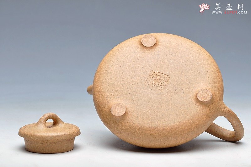 紫砂壶图片： 精神刚挺 全手子冶石瓢 无限诗情烟雨中 - 宜兴紫砂壶网