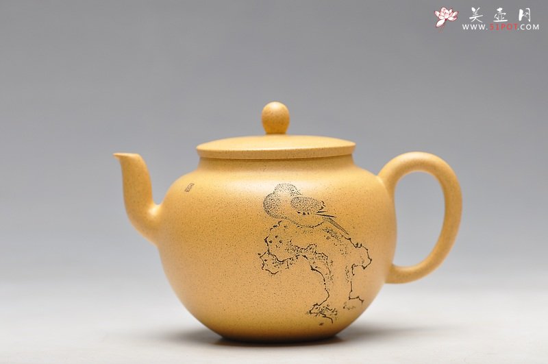 紫砂壶图片：线条流畅 挺拔优雅 全手迎春 墨陶装饰王翔鸟 - 宜兴紫砂壶网