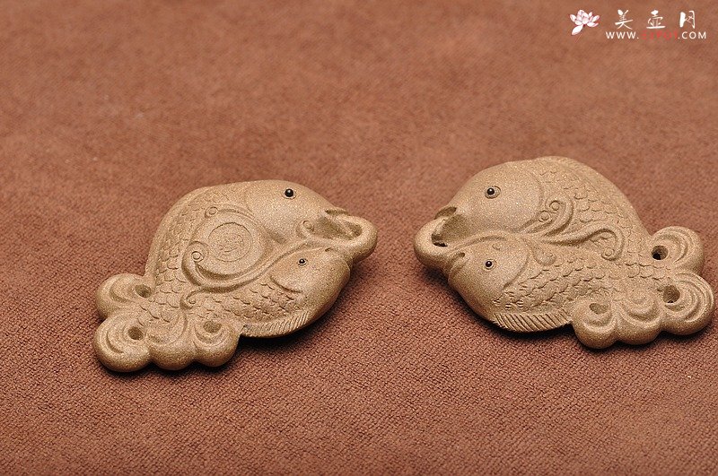 紫砂壶图片：双鱼挂坠 精品茶宠 小水牛 核桃 - 宜兴紫砂壶网