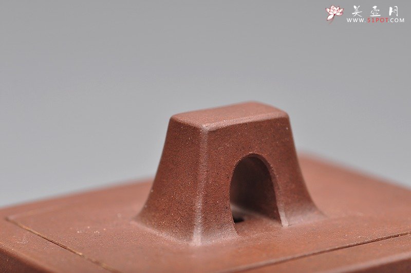 紫砂壶图片：精品 浑厚飘逸 气度非凡 全手工方中云壶一对 - 宜兴紫砂壶网