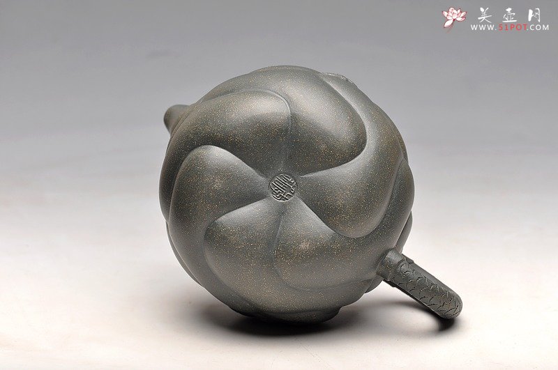 紫砂壶图片： 鱼化龙公道杯 仅1件 已出 - 宜兴紫砂壶网