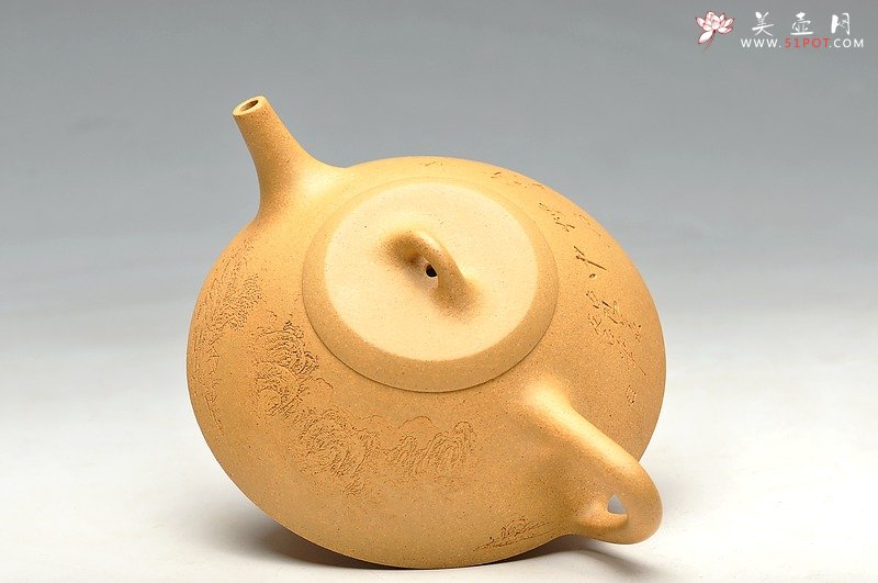 紫砂壶图片：漂亮的黄金段 精工之作 隽雅刚劲 景舟小石瓢 - 宜兴紫砂壶网