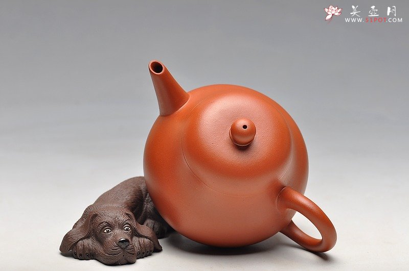 紫砂壶图片：全手老味梨形 古拙之味   手中无梨式，难以言茗事 - 宜兴紫砂壶网