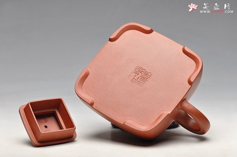 紫砂壶图片：强强联合 国工师陈宏林装饰  全手经典孤菱 珍藏精品 - 宜兴紫砂壶网