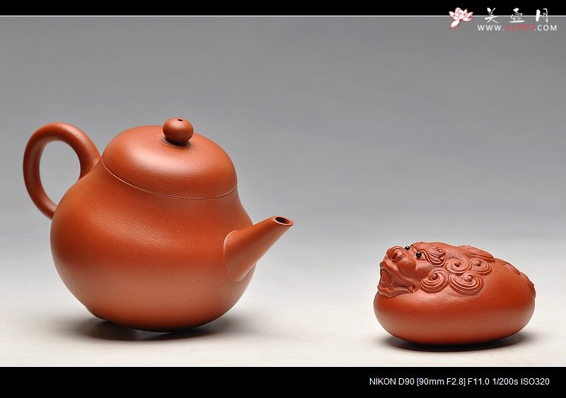 紫砂壶图片：全手老味梨形 古拙之味   手中无梨式，难以言茗事 - 宜兴紫砂壶网