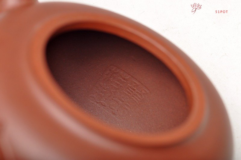 紫砂壶图片：清雅淡香 红皮龙 全手咏梅套组  - 宜兴紫砂壶网