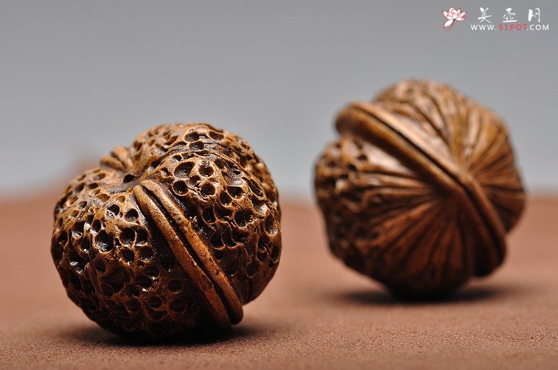 紫砂壶图片：双鱼挂坠 精品茶宠 小水牛 核桃 - 宜兴紫砂壶网