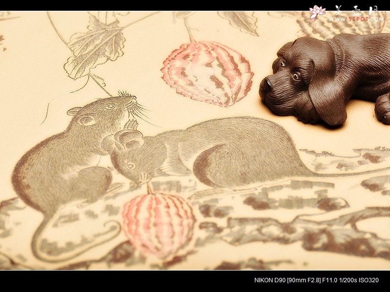 紫砂壶图片：工笔之风 细刻如丝  鼠趣挂盘 送礼佳品 40cm - 宜兴紫砂壶网