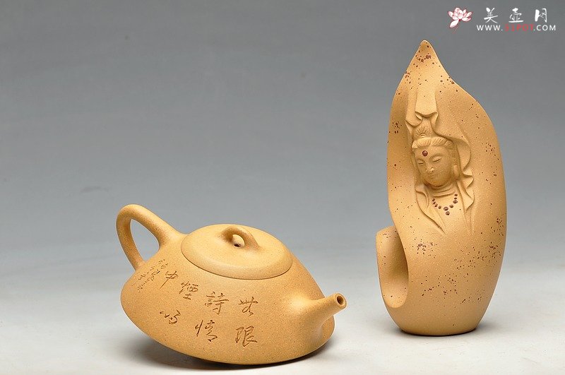 紫砂壶图片：漂亮的黄金段 精工之作 隽雅刚劲 景舟小石瓢 - 宜兴紫砂壶网