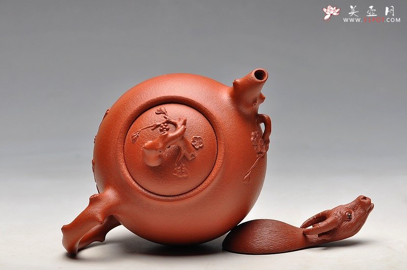 紫砂壶图片：饱满可爱 亭亭玉立 精品梅花 红梅圆珠 - 宜兴紫砂壶网