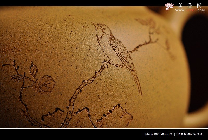 紫砂壶图片：线条流畅 挺拔优雅 全手迎春 国助和石装饰 - 宜兴紫砂壶网