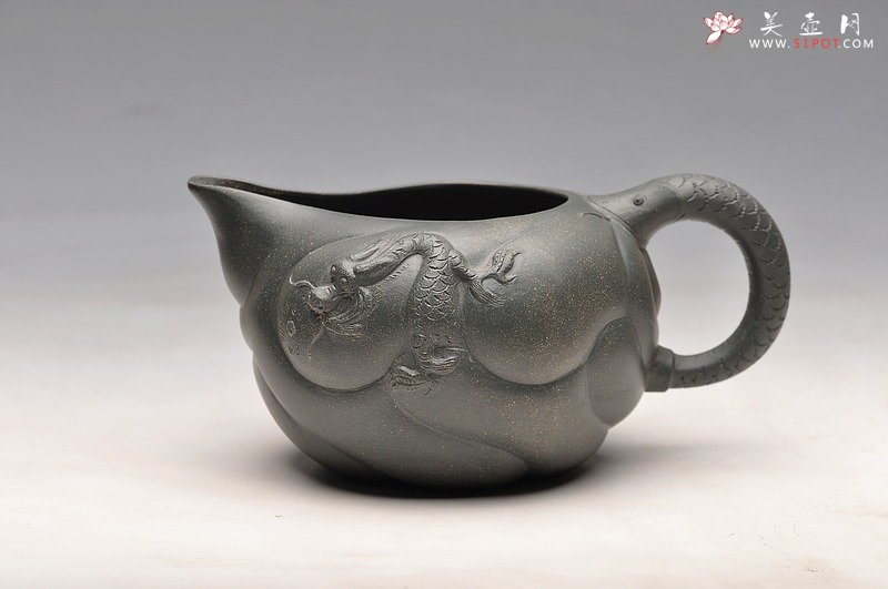 紫砂壶图片： 鱼化龙公道杯 仅1件 已出 - 宜兴紫砂壶网