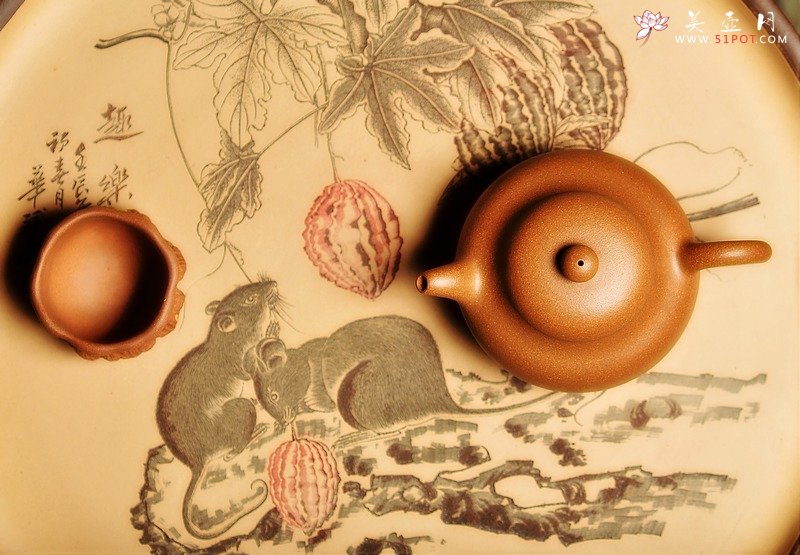 紫砂壶图片：工笔之风 细刻如丝  鼠趣挂盘 送礼佳品 40cm - 宜兴紫砂壶网