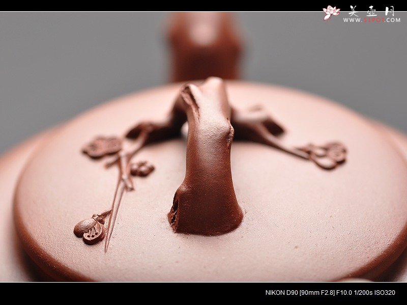 紫砂壶图片：清雅淡香 红皮龙 全手咏梅套组  - 宜兴紫砂壶网