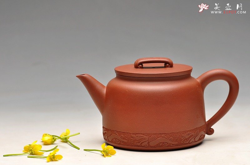 紫砂壶图片：曲峰新作 原创 俊雅挺拔 如意 秦汉遗韵 钱伟刚装饰 - 宜兴紫砂壶网