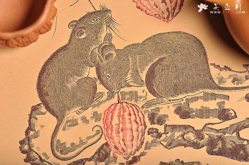 紫砂壶图片：工笔之风 细刻如丝  鼠趣挂盘 送礼佳品 40cm - 宜兴紫砂壶网