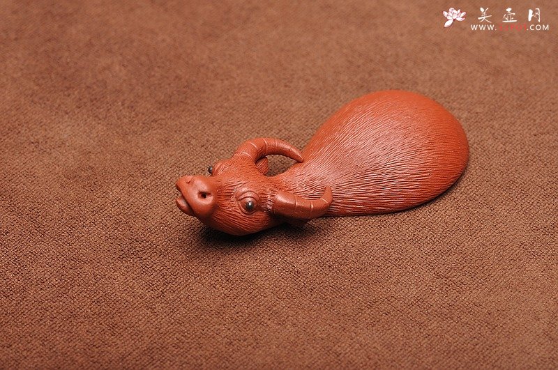 紫砂壶图片：双鱼挂坠 精品茶宠 小水牛 核桃 - 宜兴紫砂壶网