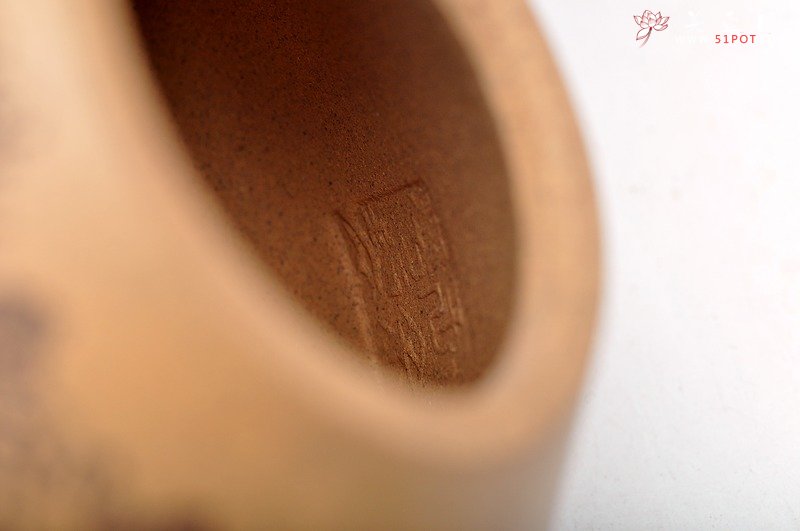 紫砂壶图片： 精神刚挺 全手子冶石瓢 无限诗情烟雨中 - 宜兴紫砂壶网