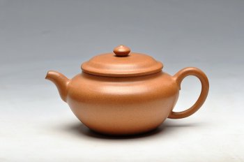 紫砂壶图片：线条流畅 优美 精品老段泥 全手儒行 - 宜兴紫砂壶网