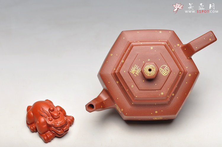 紫砂壶图片：方圆之精妙 日益精进 挺拔流畅 ‘满金福’全手中雪华  - 宜兴紫砂壶网