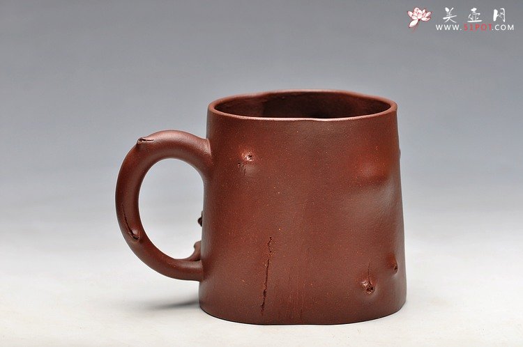 紫砂壶图片：一对松梅搭配：） 降坡泥和地槽青 全手梅花单杯 - 宜兴紫砂壶网