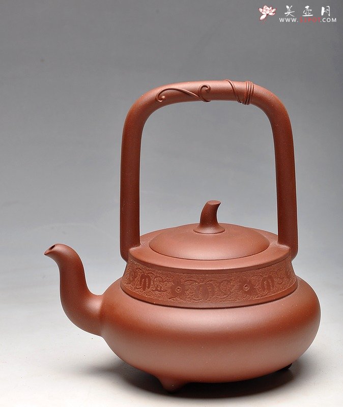 紫砂壶图片：壬辰年扛鼎力作 北瓜提梁  - 宜兴紫砂壶网