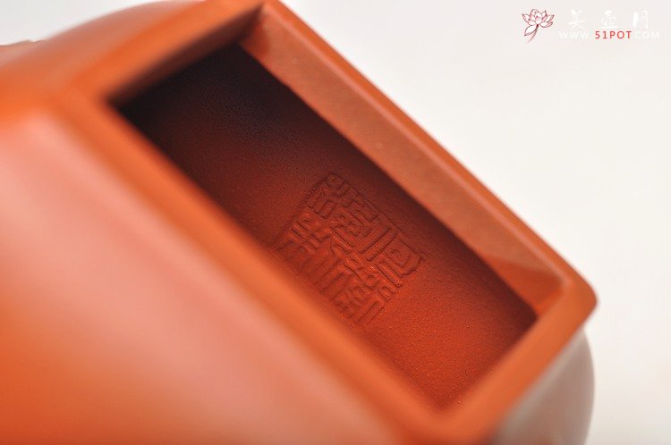 紫砂壶图片：精品小红泥全手 简洁小四方  方中寓圆 - 宜兴紫砂壶网