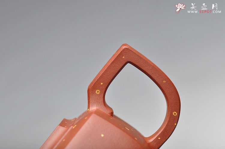 紫砂壶图片：方圆之精妙 日益精进 挺拔流畅 ‘满金福’全手中雪华  - 宜兴紫砂壶网