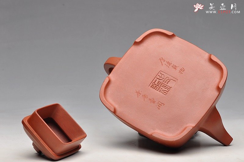 紫砂壶图片：线条挺拔 浑厚大气 方圆之妙 李昌鸿大师装饰 全手孤菱 - 宜兴紫砂壶网